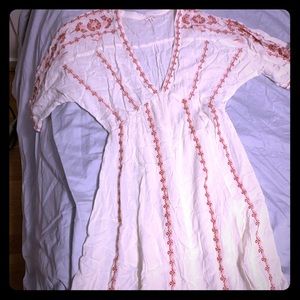 En Creme Embroidered Dolman-Sleeve Maxi Dress